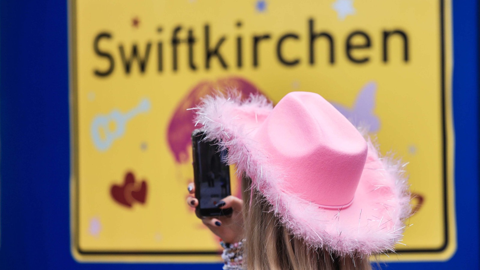 Schalke-Arena bietet Taylor Swift Kapelle als Hochzeitsort an - Kulturnachrichten - Kultur
