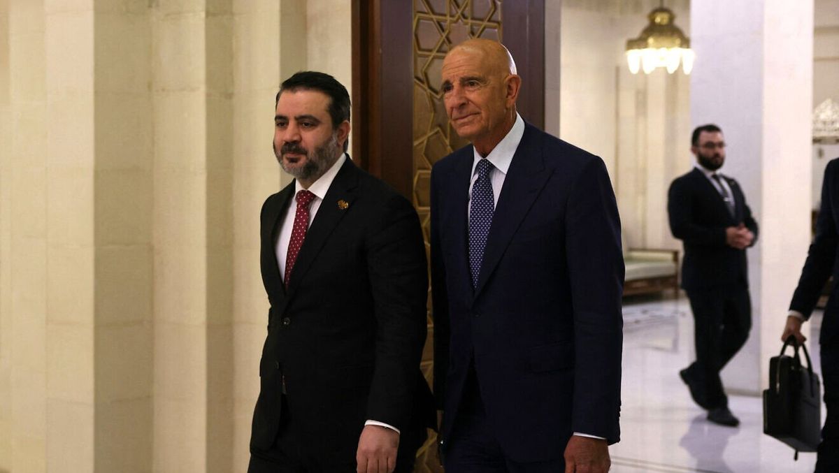 Der US-Sondergesandte Thomas Barrack mit Syriens Außenminister Asaad al-Shaibani