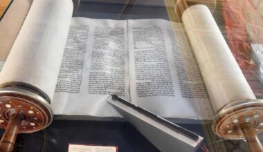 Auftakt für Thora-Projekt in Dresden - Schrift entsteht live
