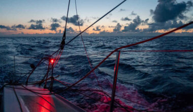 Ocean Race Europe: Bug an Bug durch die Biskaya – Malizia führt