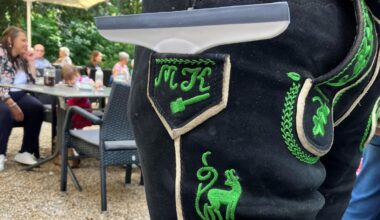 Der Abzieher kommt beim Sommerfest der Trachtler gelegen
