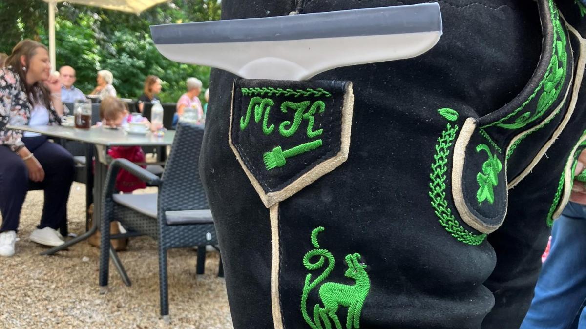 Der Abzieher kommt beim Sommerfest der Trachtler gelegen