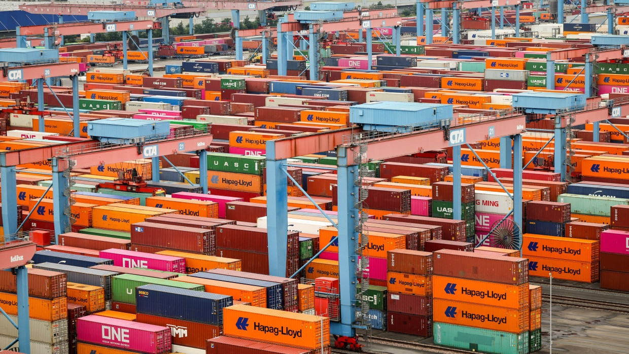 Träge Wirtschaft: Der Umschlag am Hamburger Hafen wird auch von den US-Zöllen beeinflusst.