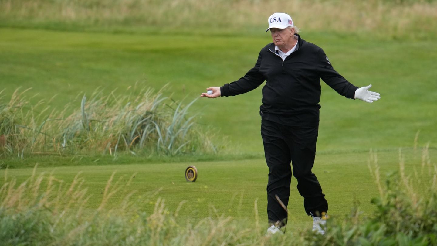 Donald Trump beim Golfspielen
