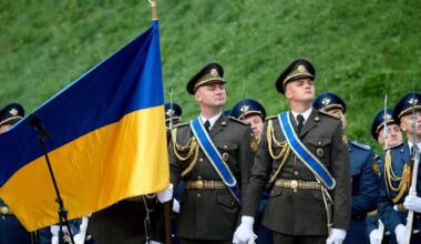 Ukraine feiert Nationalflagge - Russen rücken weiter vor