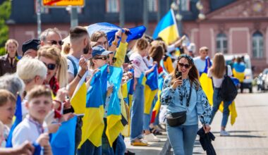 Hunderte demonstrieren zum ukrainischen Unabhängigkeitstag in Hessen | hessenschau.de