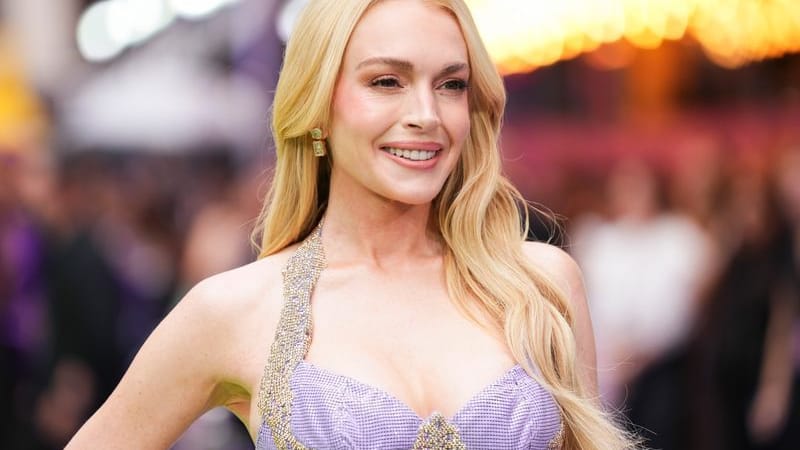 urn:newsml:dpa.com:20090101:250731-99-618959US-Schauspielerin Lindsay Lohan posiert für Fotografen bei der Ankunft zur Premiere des Films "Freakier Friday".