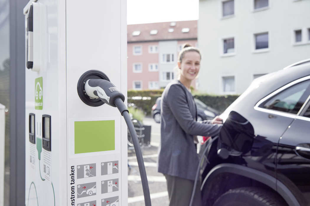 Einheitliche Ladelösungen sollen Fuhrparks europaweit einfacher elektrifizieren.