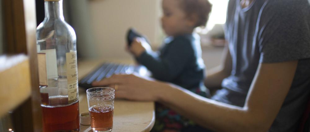 Kinder von alkoholkranken Eltern haben ein erhöhtes Risiko, später selbst krank zu werden.