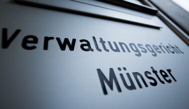 Mann droht sich zu verletzen - Gericht prüft Abschiebung