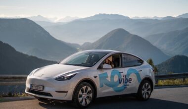 Tesla Model Y von Vibe in den Alpen.