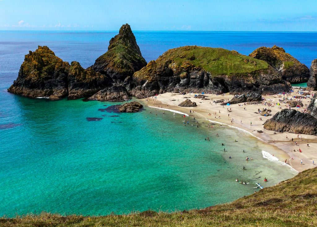 Kynance Cove, östlich von Mount's Bay in Cornwall, gilt als der schönste Strand Großbritanniens.