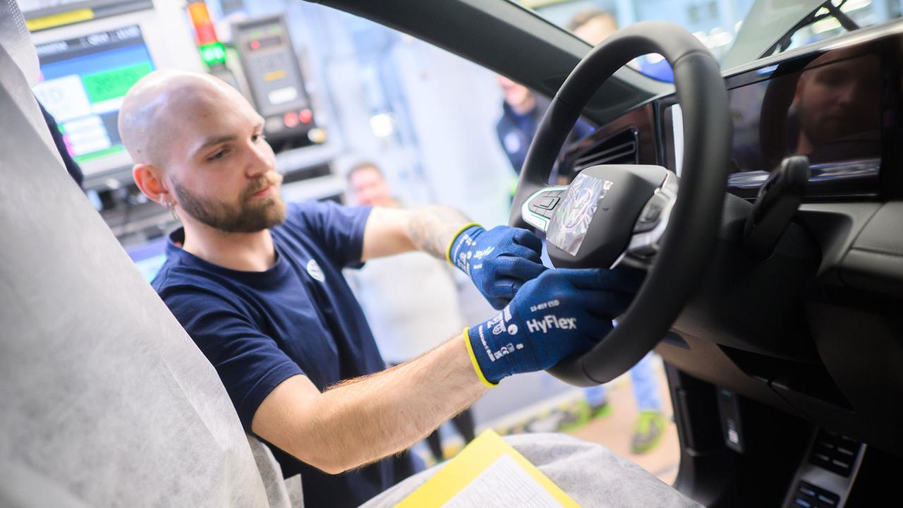 Krise in der deutschen Autoindustrie: Über 50.000 Jobs sind weg
