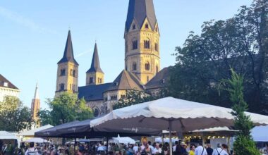 Bonn: Weinfest auf dem Münsterplatz 2025