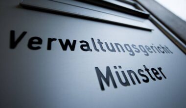 Mann droht sich zu verletzen