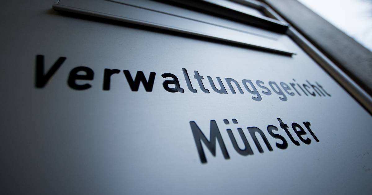 Mann droht sich zu verletzen