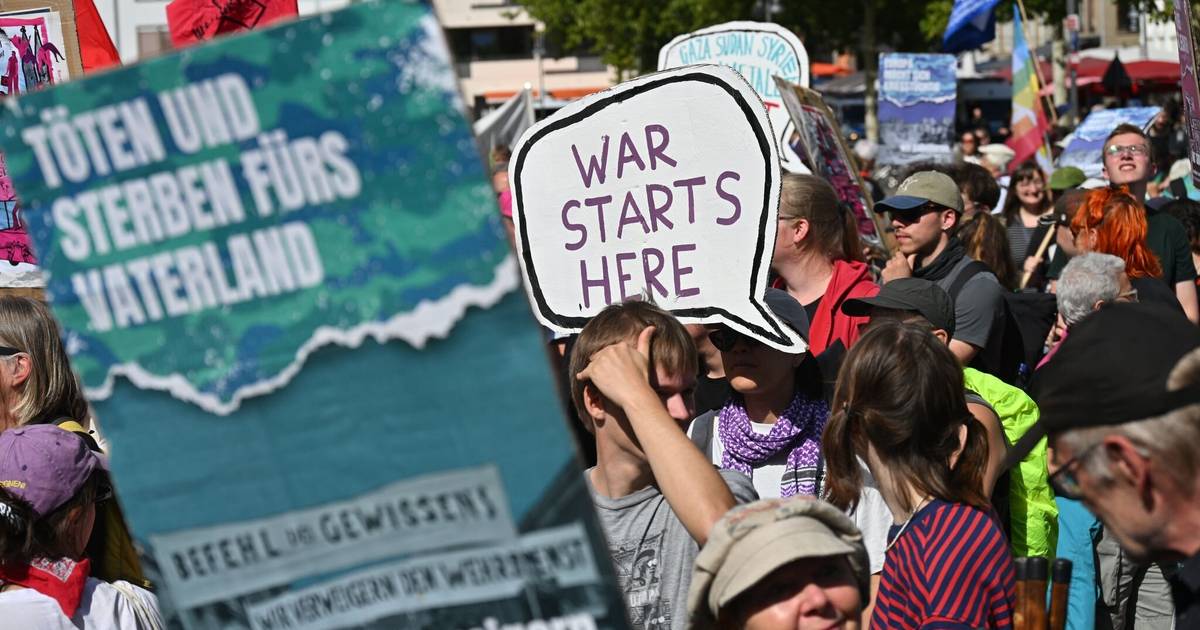 Angeblich bis zu 60 Verletzte bei Antikriegs-Marsch