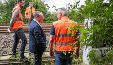 Reul vermutet Linksextremisten hinter Anschlag