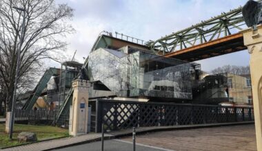 Am Samstag gehen viele Menschen über die Wupper