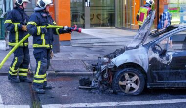 Wagen geht in Wuppertal in Flammen auf