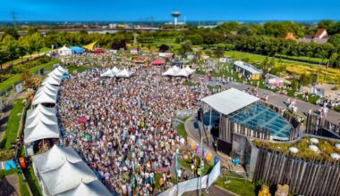 Tausende im Rausch der Farben auf dem Holi-Festival