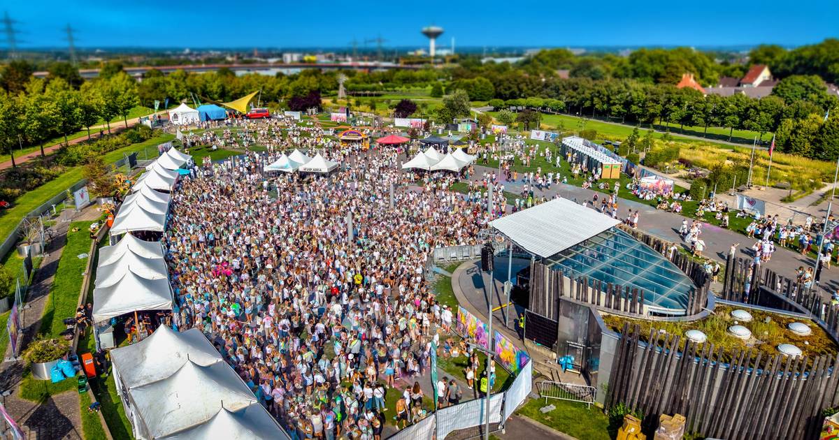 Tausende im Rausch der Farben auf dem Holi-Festival