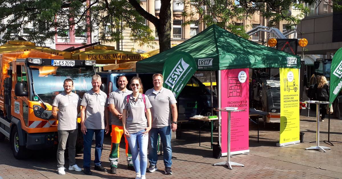 Ausbildungsmesse im und vor dem Wuppertaler Rathaus