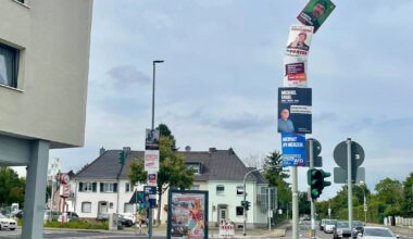Mönchengladbach: Wahlplakate und der Kampf um den Mast
