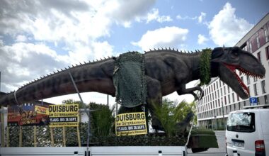 Warum ein riesiger T-Rex durch die Straßen fährt