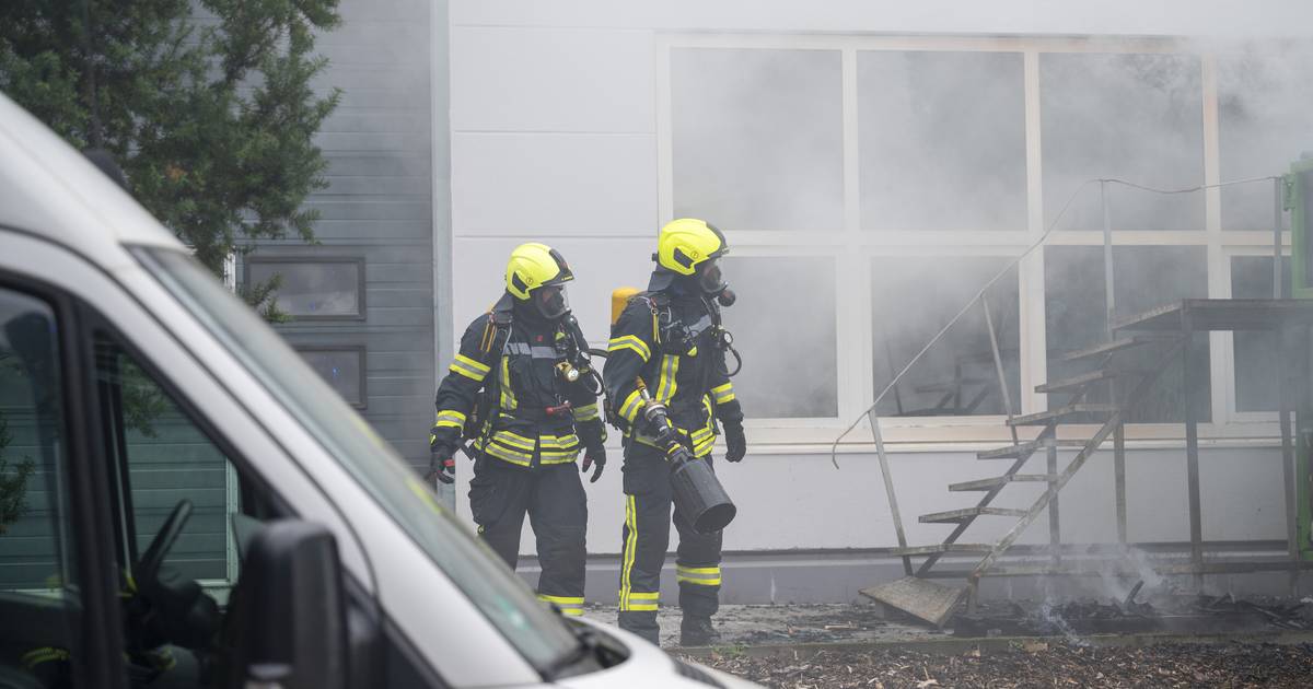 Container-Brand im Gewerbegebiet hält Feuerwehr in Atem