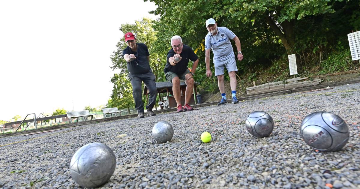 Sport im Park in Mönchengladbach: Boule spielen