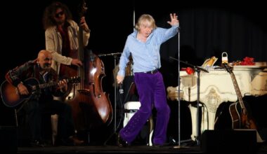 Helge Schneider spielt bei Sommermusik Jazz mit schrägem Humor