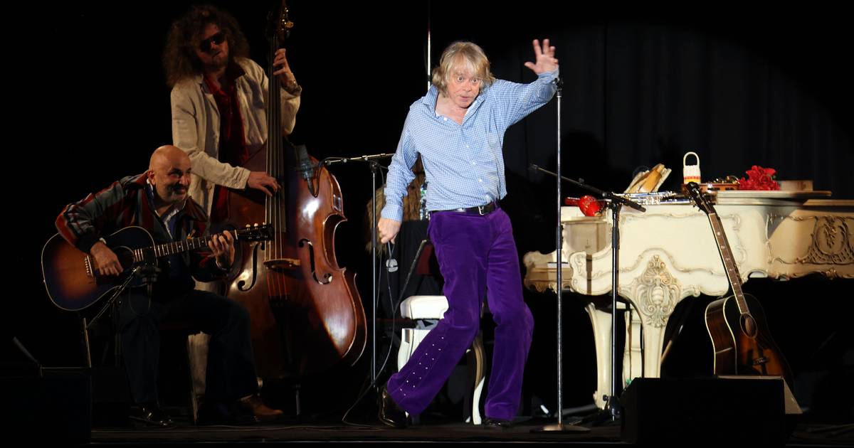 Helge Schneider spielt bei Sommermusik Jazz mit schrägem Humor