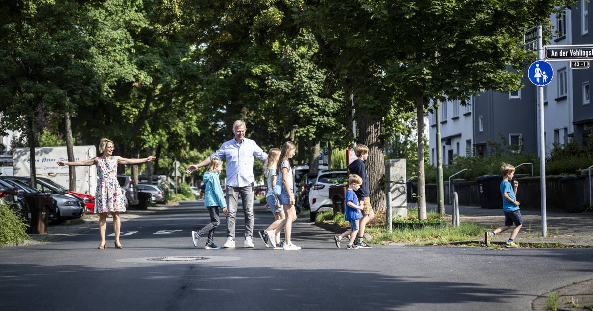 Anwohner der Volmerswerther Straße in Düsseldorf wollen Fußgängerüberweg