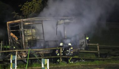 Feuer auf Wuppertaler Reiterhof in der Nacht