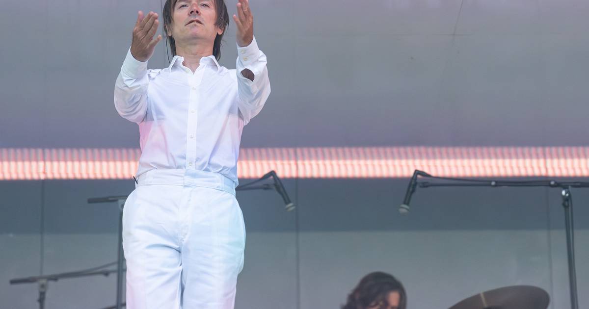 Elektro-Duo AIR auf der Bühne in der Rheinaue
