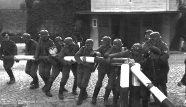 Podiumsgespräch über Gehorsam und Befehlsverweigerung im Krieg