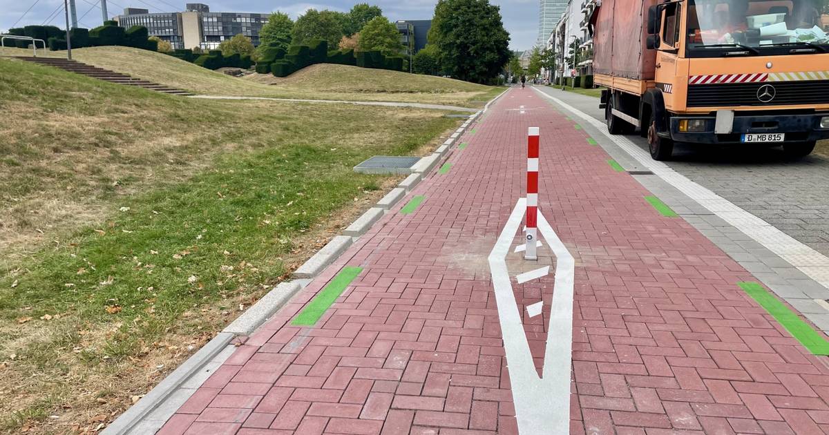 Streit um Pfosten mitten auf der Radleitroute