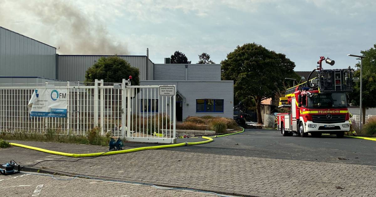 Feuerwehr auf der Niederstraße im Einsatz