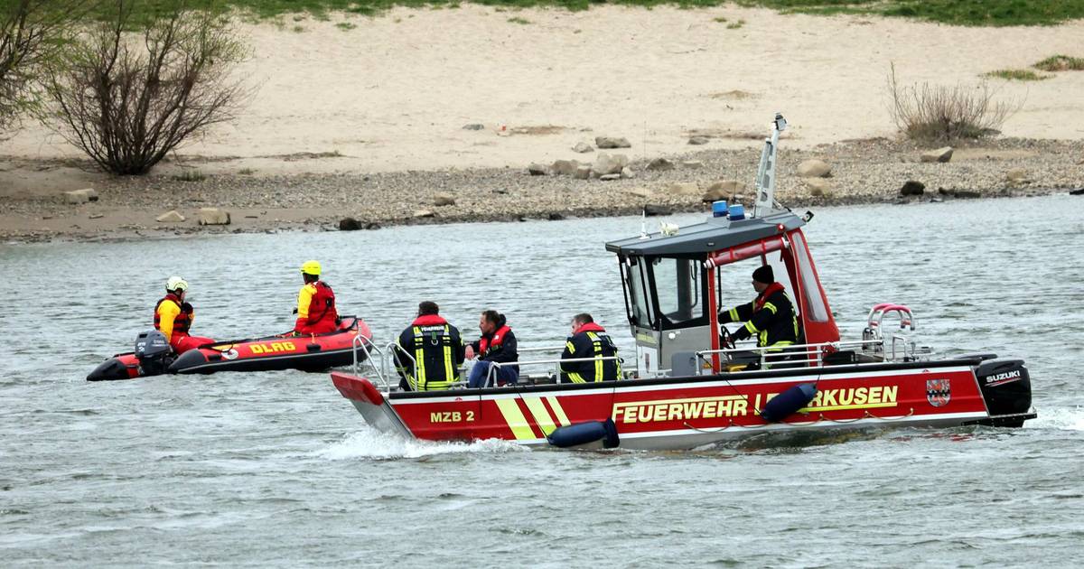 Rettungseinsatz auf dem Rhein bei Leverkusen