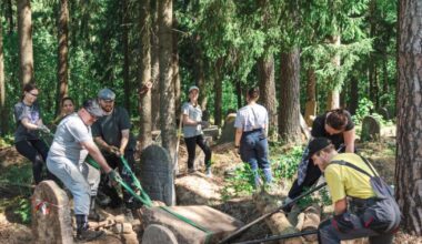 Friedhofscamp restauriert jüdischen Friedhof Rujiena