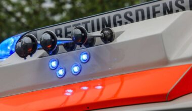 Autofahrerin kollidiert im Gegenverkehr mit Lkw und stirbt