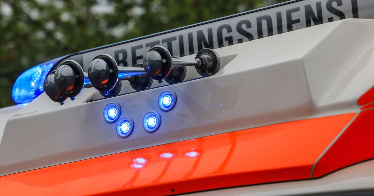Autofahrerin kollidiert im Gegenverkehr mit Lkw und stirbt