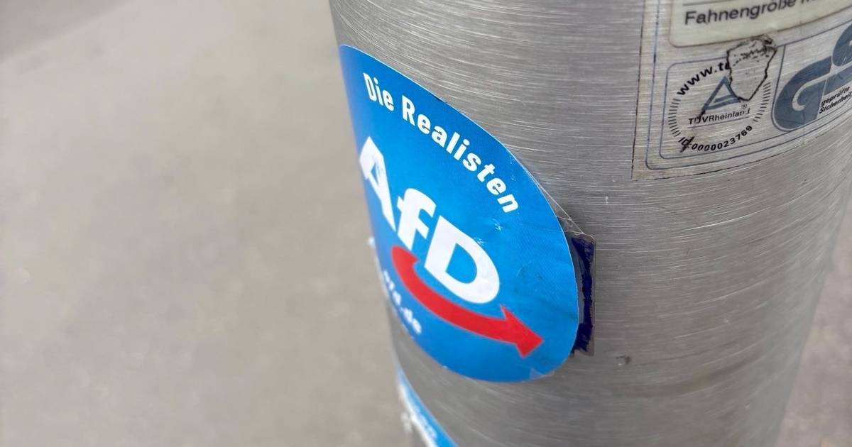 Düsseldorf: AfD-Aufkleber mit Rasierklingen präpariert