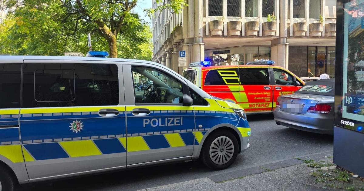 Feuerwehr findet Toten im Auto