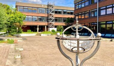 Krankgeschrieben Lehrerin soll als Heilpraktikerin gearbeitet und Startup gegründet haben