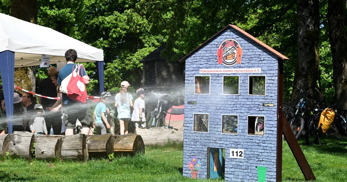 Action mit dem Wuppertaler Umweltzug am Toelleturm