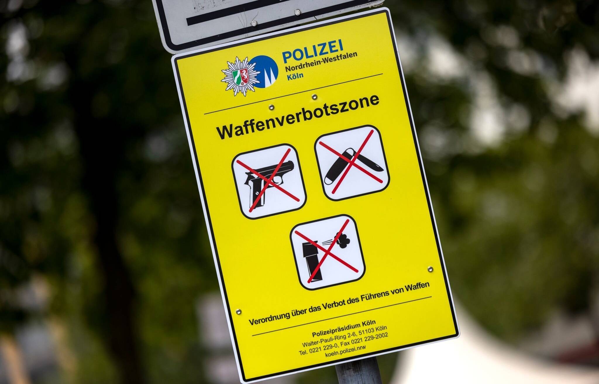  Die Schilder für die Waffenverbotszone in Bonn werden wohl ähnlich wie die in Düsseldorf oder Köln gestaltet sein. 