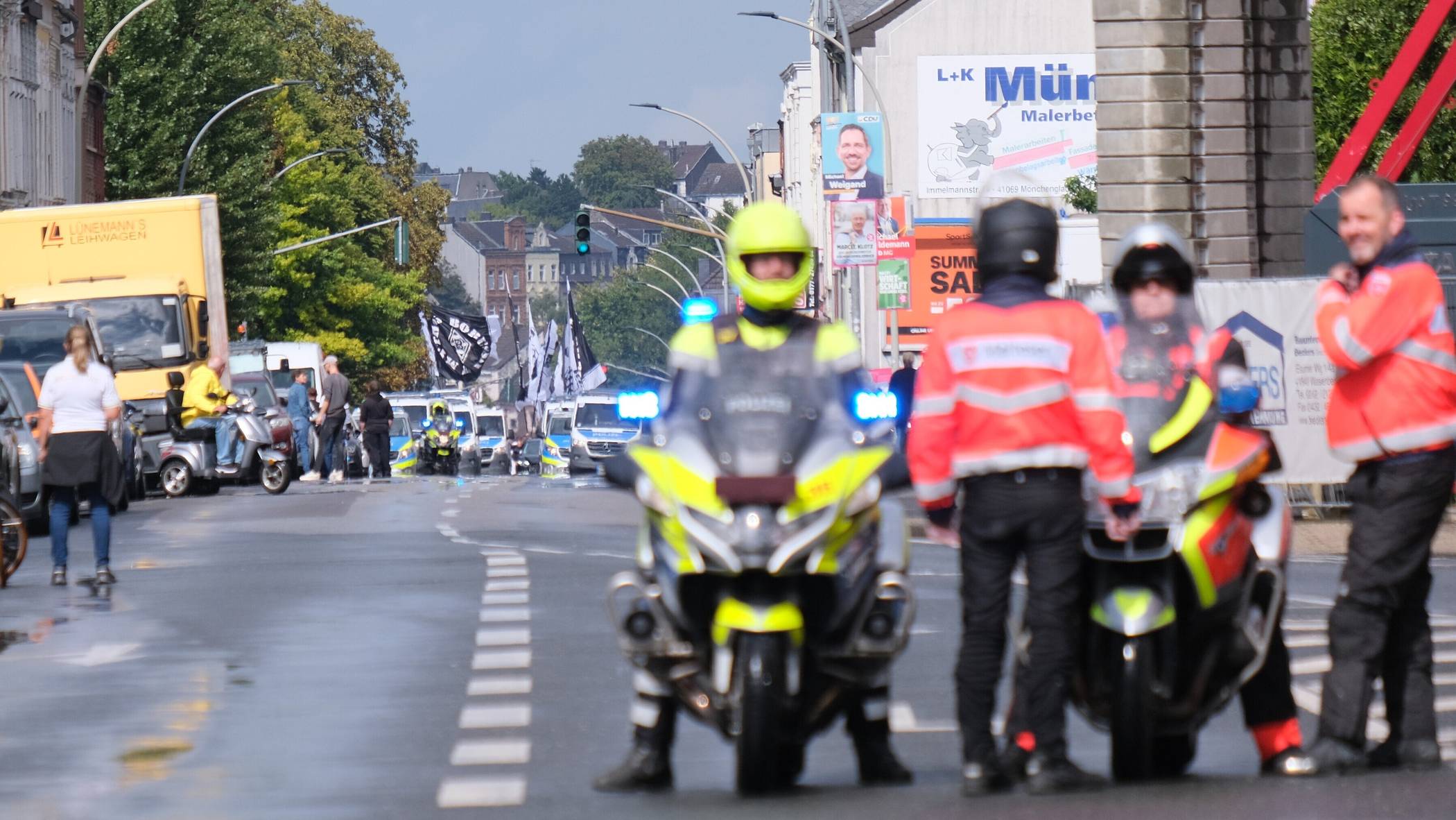 Auch bei Großveranstaltungen wie dem Fanmarsch der Borussia-Fans Anfang August ist die Polizei im Einsatz und soll für Sicherheit sorgen.