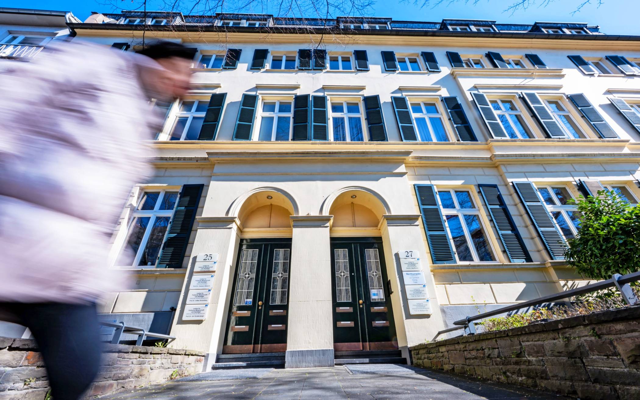 Gerade erst war nach der Trennung der Institute für Politikwissenschaft und Soziologie ein wenig Ruhe eingekehrt (hier das bisherige gemeinsame Gebäude an der Lennéstraße), schon kämpfen nicht nur die Politologen mit dem nächsten Problem.